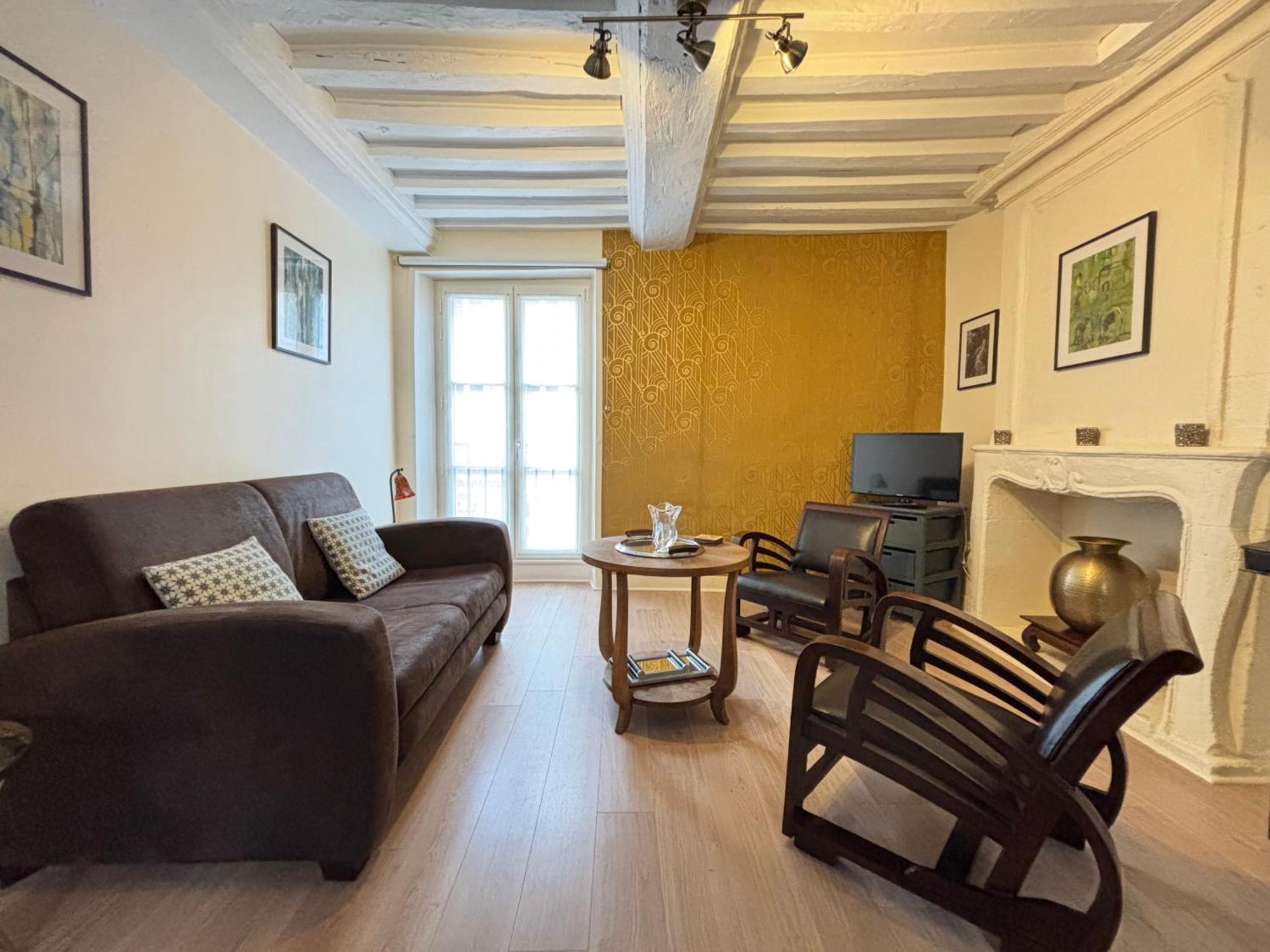 Les Remparts Apt Spacieux 1 Er Etage Renove Joliment Decore Bien Equipe Plein Centre Bayeux Proche Plages Du Debarquement Parking Gratuit A Proximite Exterior photo